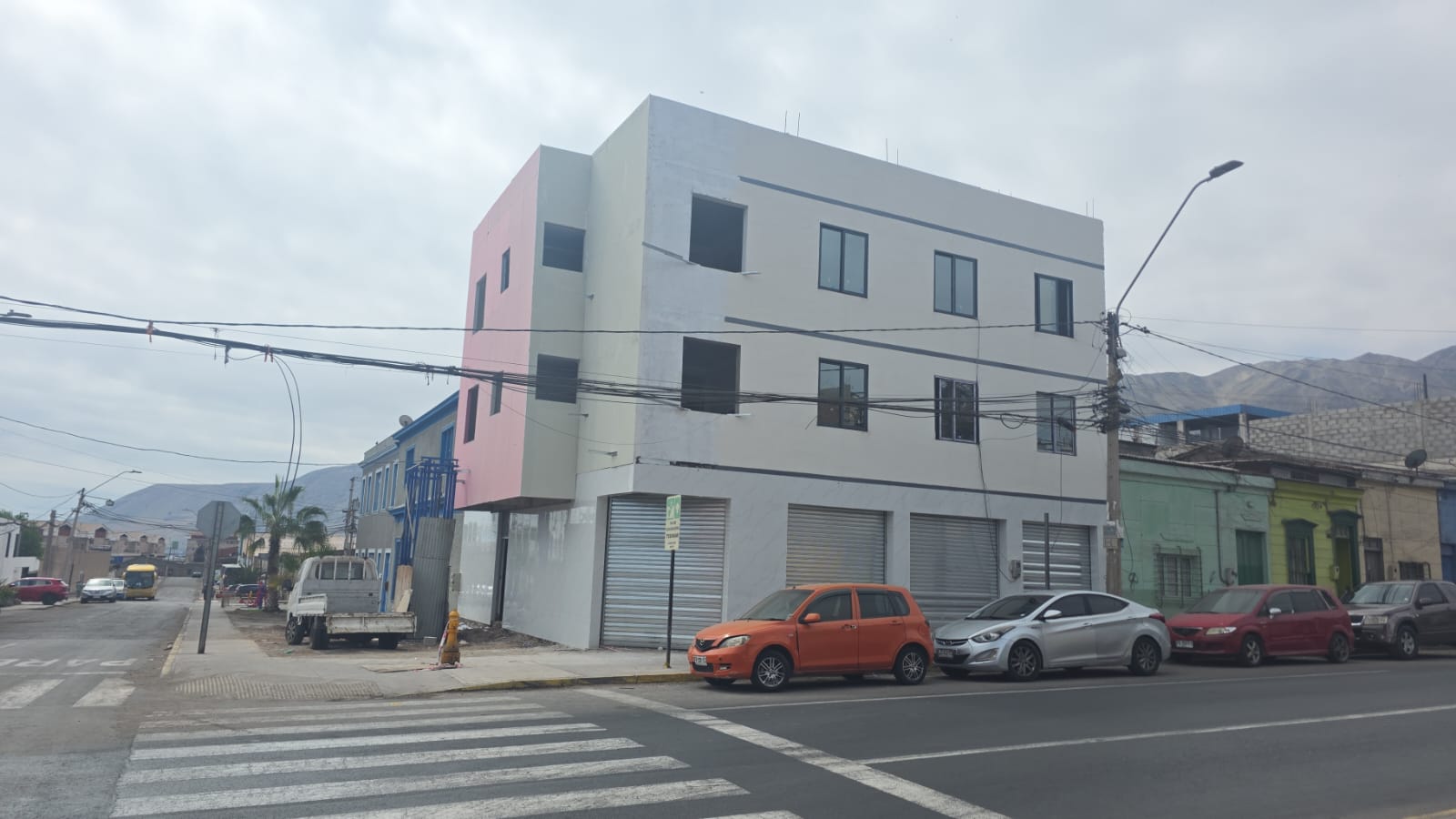 Locales Comerciales y Hostal de la Calle Barros Arana con Soto Mayor