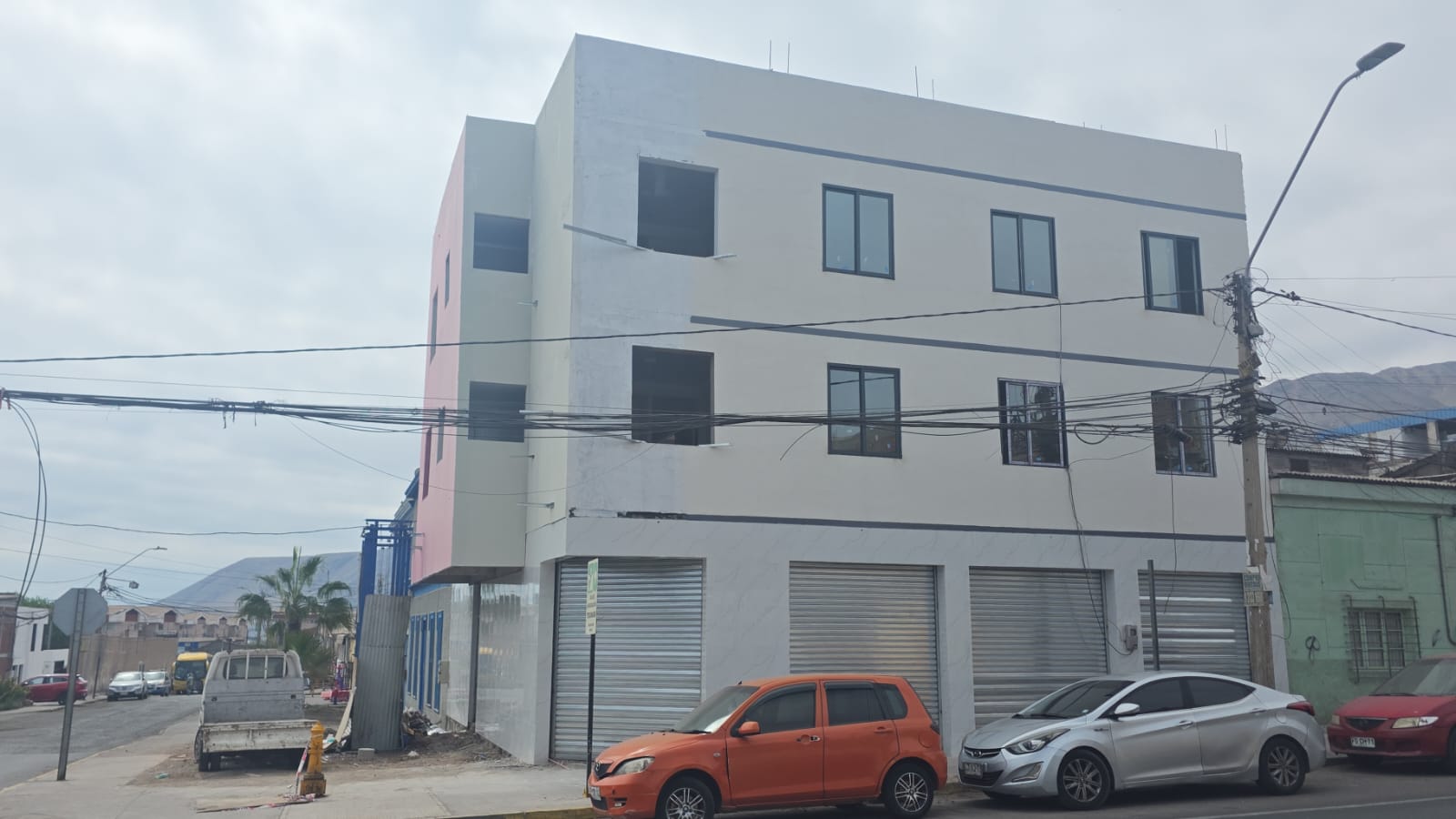 Locales Comerciales y Hostal de la Calle Barros Arana con Soto Mayor